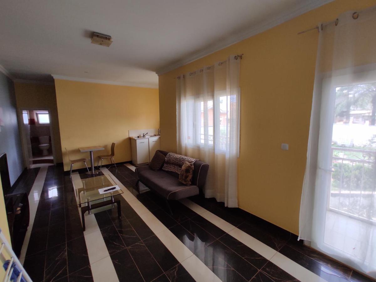 Residence Jardin Tropical Yaoundé Esterno foto