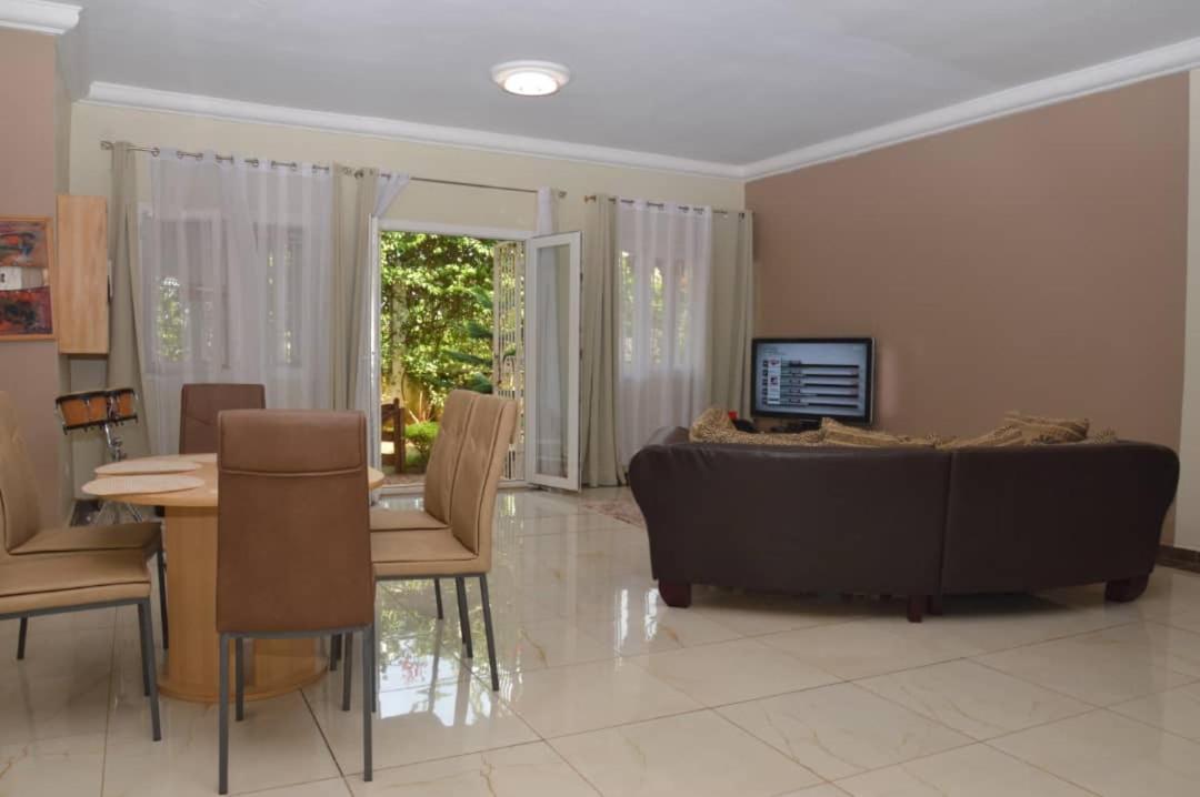 Residence Jardin Tropical Yaoundé Esterno foto