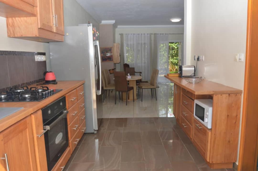 Residence Jardin Tropical Yaoundé Esterno foto