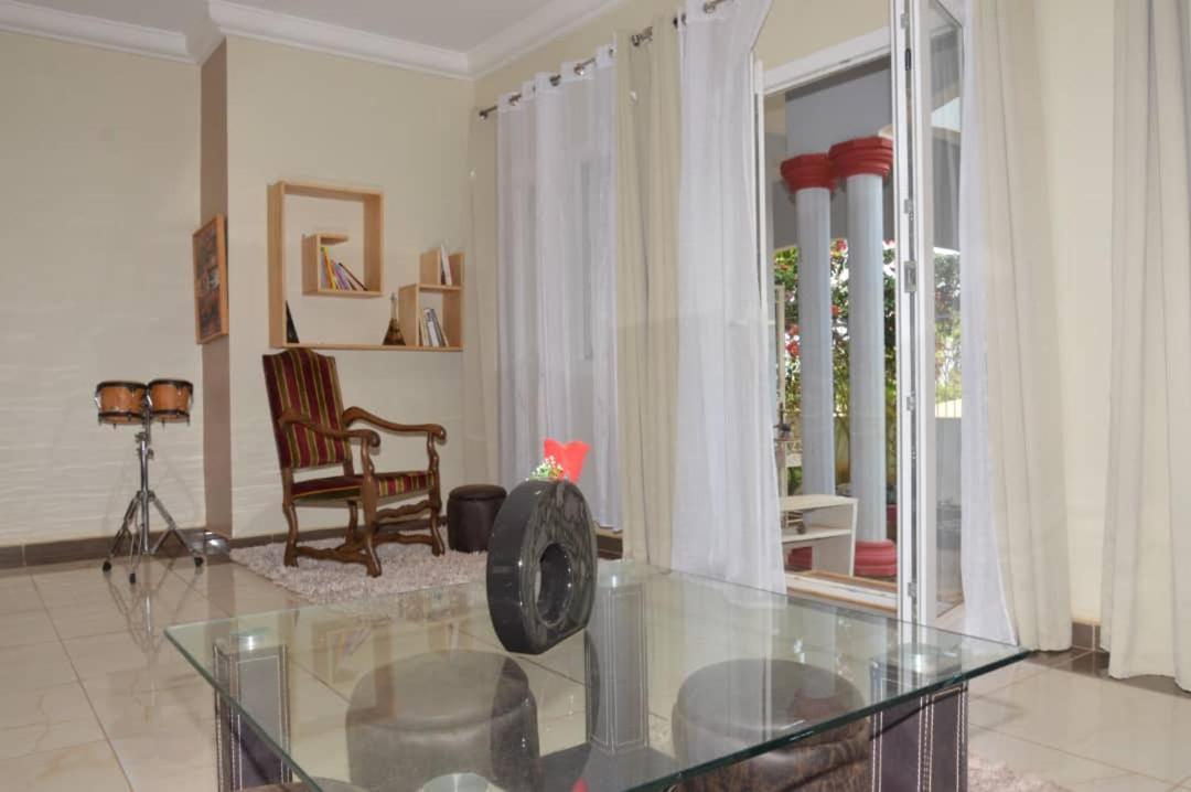 Residence Jardin Tropical Yaoundé Esterno foto